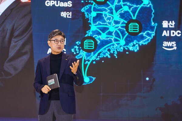 정재헌 SKT CEO가 3일 열린 ‘SK AI Summit 2025’에서 발표하고 있는 모습. 사진=SK텔레콤