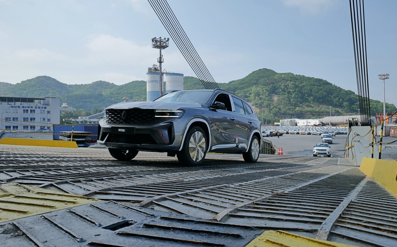 르노 그랑 콜레오스는 10월 내수 2934대 중 하이브리드 E-Tech 모델이 2578대(87.9%)를 차지하며 실적을 견인했다. 사진=르노코리아