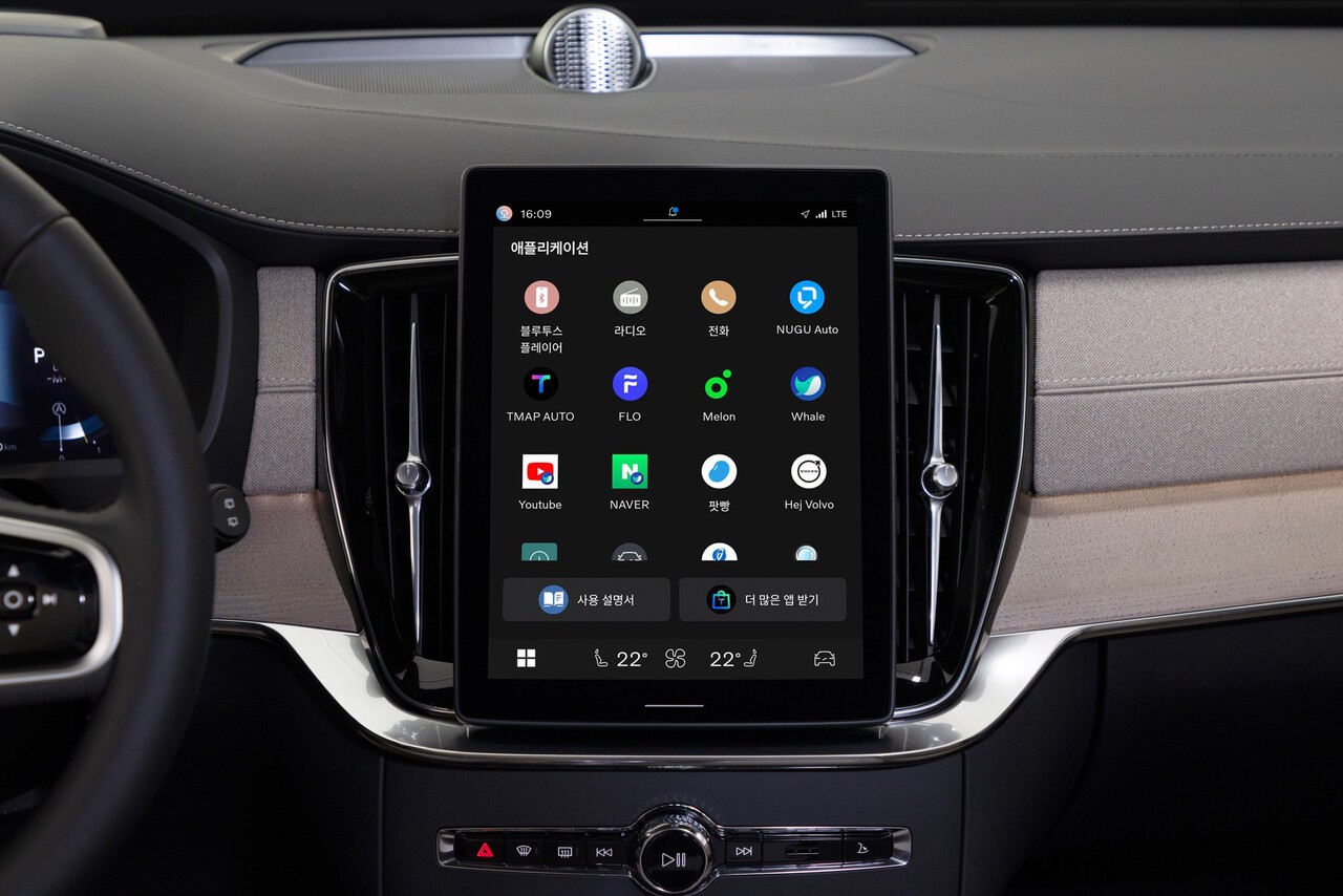 볼보자동차코리아가 2026년식 차량을 시작으로 네이버 웨일 브라우저와 멜론 앱을 도입해 차량용 인포테인먼트 서비스를 확대한다. 사진=볼보코리아