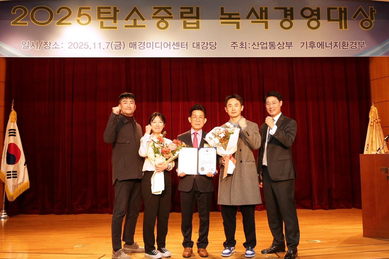 한화건설은 서울아레나 복합문화시설의 친환경 시공 및 환경관리 성과를 인정받아 '2025 탄소중립 녹색경영 정부포상'에서 산업통상부 장관상을 수상했다. 사진=한화 건설부문