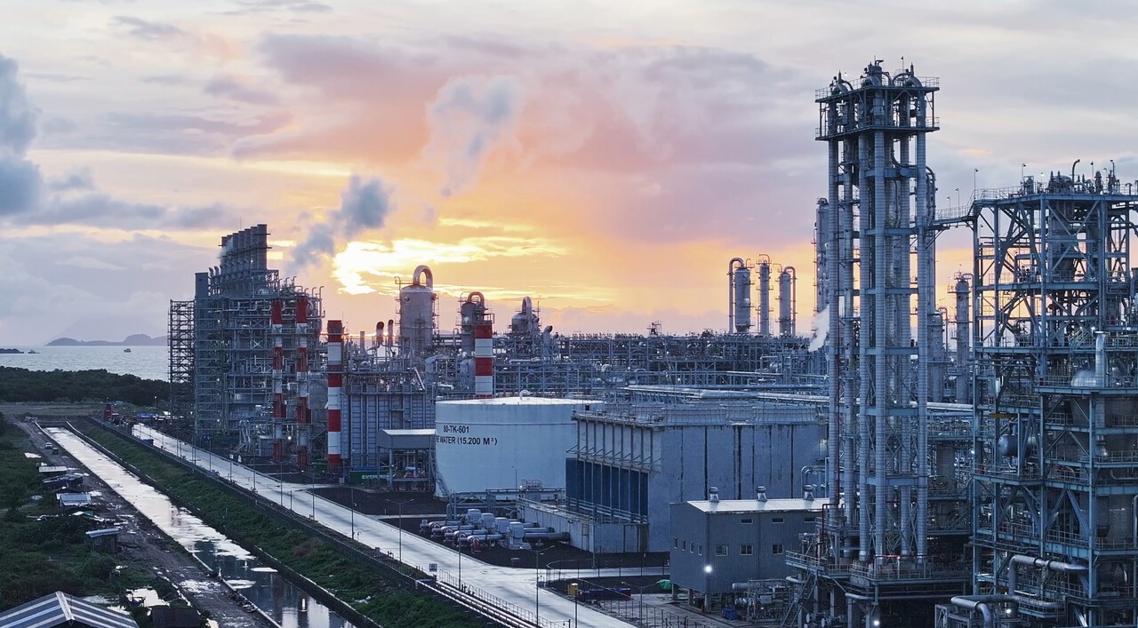 롯데건설은 약 5조6000억원 규모의 인도네시아 LINE 프로젝트를 3년 6개월 만에 준공하고 현지 첫 납사분해시설(NCC) 상업운영에 돌입했다. 사진=롯데건설