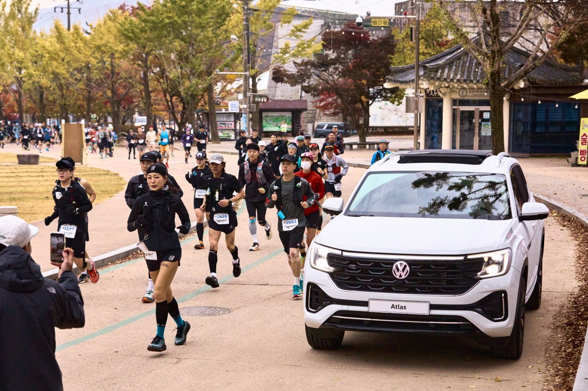 폭스바겐코리아가 '2025 문경 레전드 트레일' 대회에 대형 SUV 아틀라스를 공식 차량으로 지원하고 전시 공간을 운영했다. 사진=폭스바겐코리아