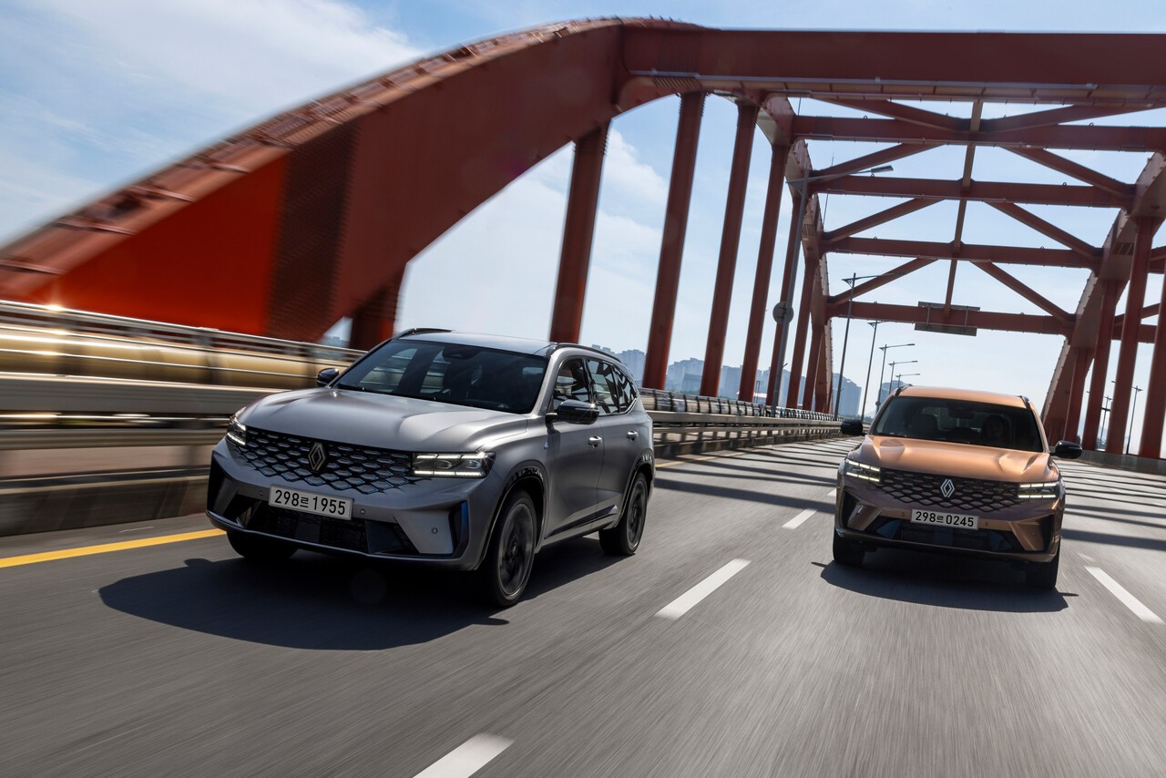 르노코리아는 13일부터 그랑 콜레오스에 대한 4차 무선 업데이트를 실시해 기존 차량에도 최신 커넥티비티와 ADAS 기능을 순차적으로 제공한다. 사진=르노코리아