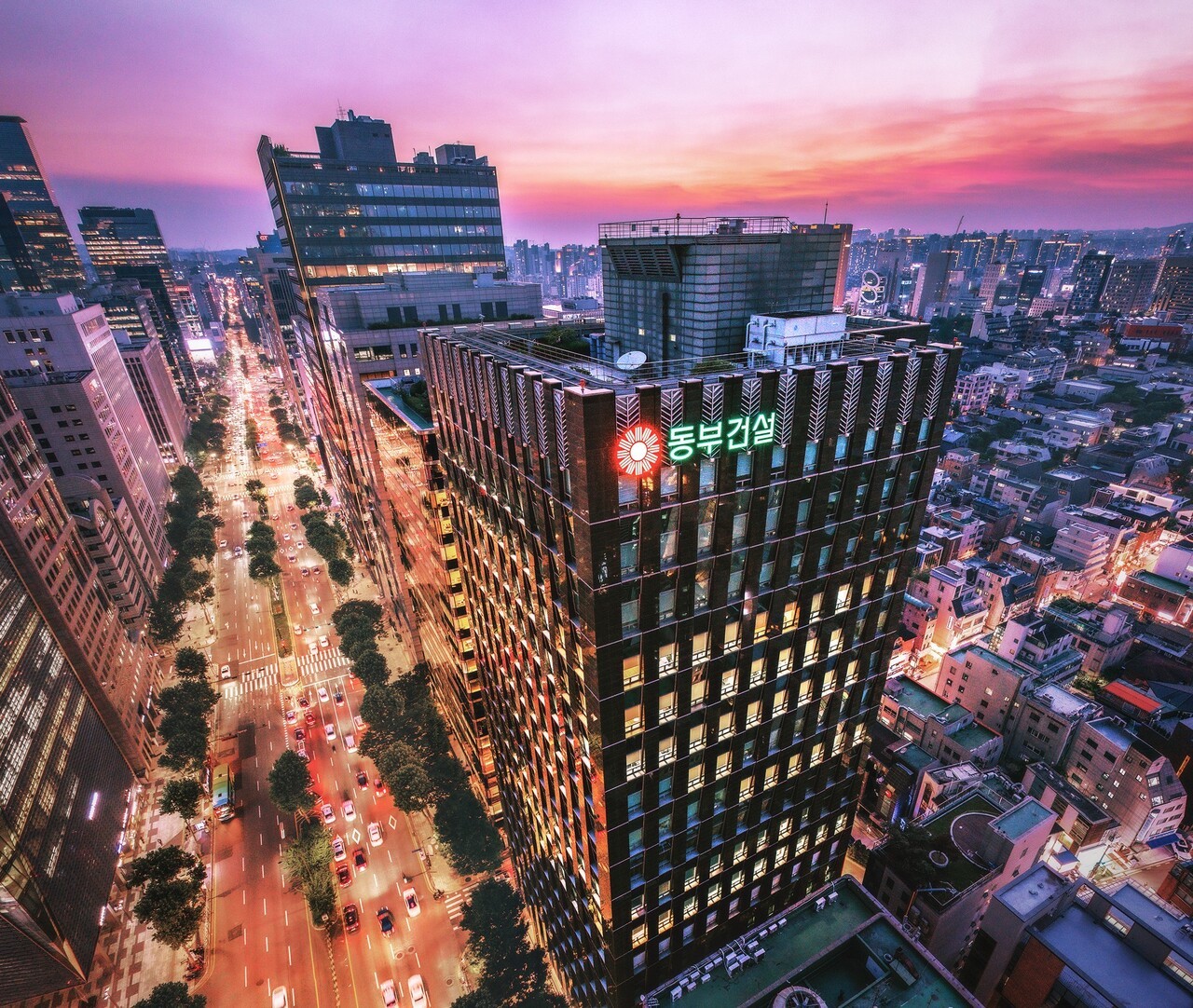 동부건설은 올해 3분기 연결기준 누적 매출 1조2350억원 영업이익 173억원을 기록했으며 부채비율 203%, 수주잔고 약 12조원으로 집계됐다. 사진=동부건설