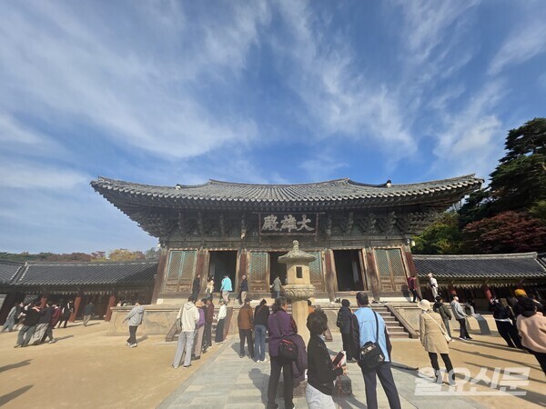 대웅전 뜰에서 바라본 모습. 사진=윤성희 기자