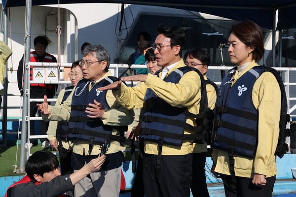 김민석 국무총리와 정근식 서울시교육감이 지난 14일 서울 광진구 한강 뚝섬지구 한강수상안전교육장을 방문했다. 사진=서울시교육청