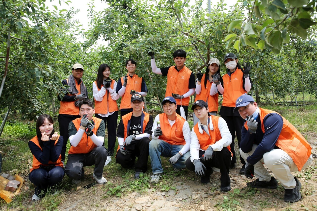 한화는 자립준비청년 지원과 임직원 봉사 등 지속적인 사회공헌 활동이 인정돼 '지역사회공헌 인정제'에서 2년 연속 인정기업으로 선정됐다. 사진=한화