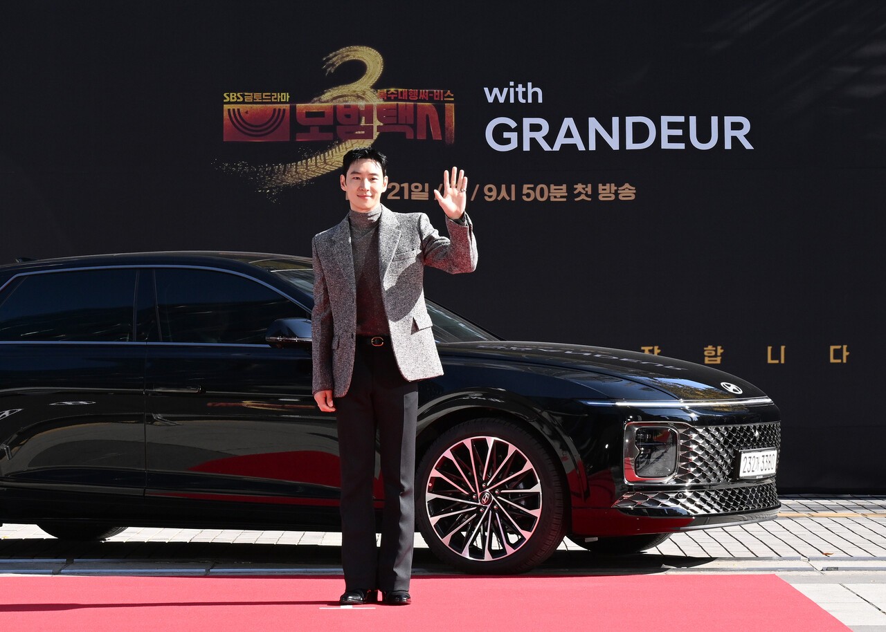 '모범택시3'에서 주연 김도기의 새 차량으로 그랜저가 투입되며 스타리아·쏘나타 등 현대차 라인업이 드라마 전개에 함께 활용된다. 사진=현대자동차