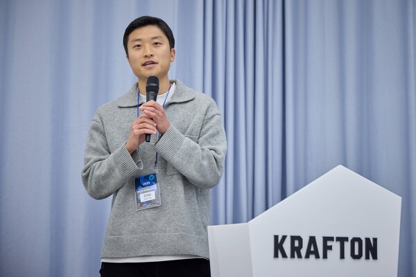 조제웅 크래프톤 AI 기초연구실 실장이 워크숍 참가자들에게 환영사를 건네고 있다. 사진=크래프톤
