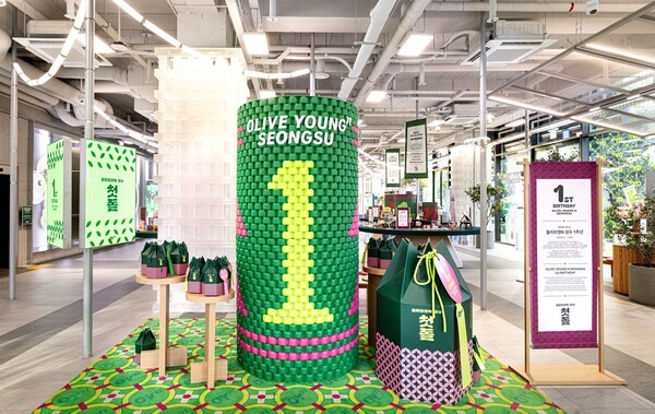 1주년 테마로 꾸며진 '올리브영N 성수' 내부. 사진=CJ올리브영