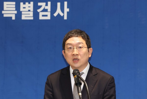 채 상병 사건 외압 의혹을 수사하는 이명현 특별검사팀의 정민영 특검보가 지난 21일 서초구 특검 사무실 브리핑룸에서 수사 결과를 발표하고 있다. 사진=뉴시스 (공동취재)