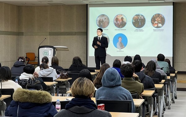 사람인이 운영하는 코메이트가 외국인 유학생 대상 방문 상담 행사에 참가했다. 사진=사람인