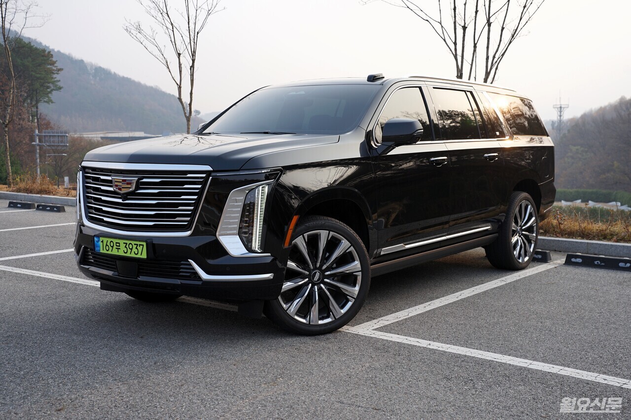 거대한 차체도 여유롭게...V8이 완성한 플래그십의 품격, 에스컬레이드 ESV[시승기] < 김윤겸 기자의 달리GO < 월요시선 <  기사본문 - 월요신문