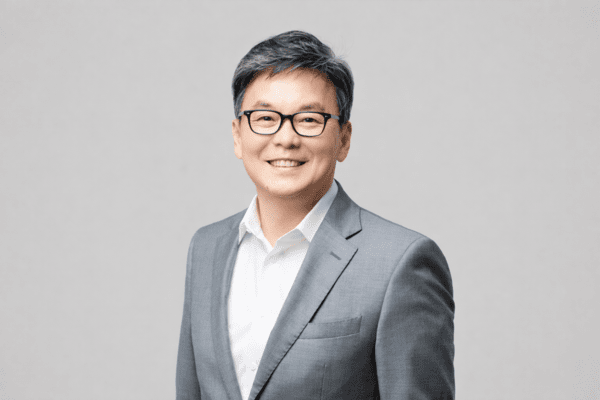 '덱스콤 종료', 매출 공백 '불가피'...송수영 대표 선택은 - 뉴스 썸네일 이미지