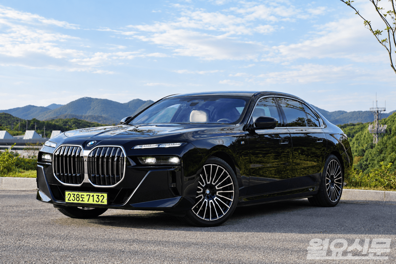 [시승기] 플래그십의 안락함, BMW의 기민함…'i7 xDrive60'