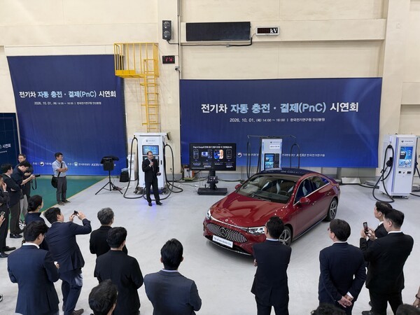 벤츠코리아, 기후부 PnC 시연서 '디 올-뉴 일렉트릭 CLA' 호환성 입증 - 뉴스 썸네일 이미지