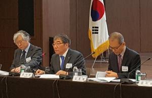 윤석헌, 포용적 금융 재차 강조..."금융사 소비자 중시해야" - 뉴스 썸네일 이미지