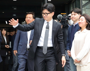 돌아올 준비 마친 <b>한동훈</b>, <b>견제</b> 들어간 與 잠룡